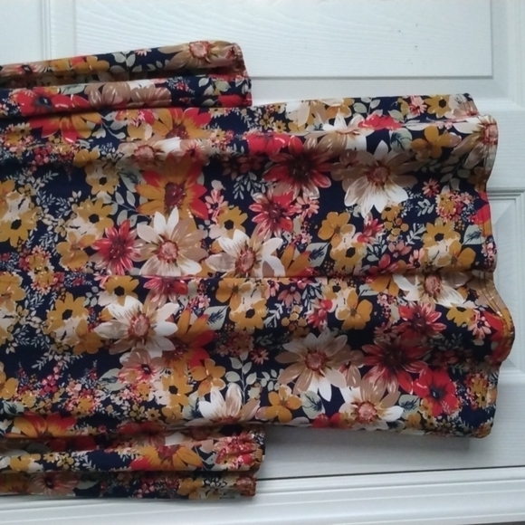 Southern Stitch Women's Floral Dress - Picture 9 of 11